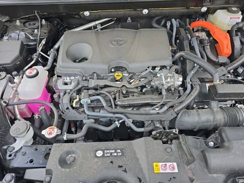 Used 2025 Toyota RAV4 LE image 31