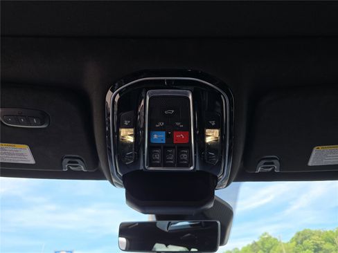 Used 2024 Jeep Wagoneer Series III w/ Premium Group I AWD/4WD image 25