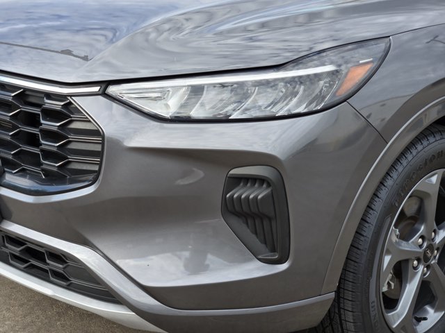 Used 2023 Ford Escape ST-Line w/ Tech Pack #1 FWD image 9