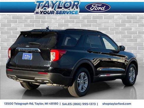 Certified 2022 Ford Explorer XLT w/ Equipment Group 202A image 3
