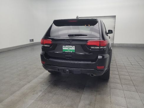 Used 2017 Jeep Grand Cherokee Altitude AWD/4WD image 7