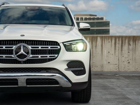 Certified 2025 Mercedes-Benz GLE 450e 4MATIC w/ Driver Assistance Package image 7