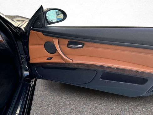 Used 2009 BMW 335i Convertible image 28