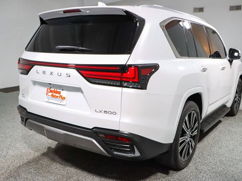 Used 2025 Lexus LX 600 4WD w/ Luxury Package image 7