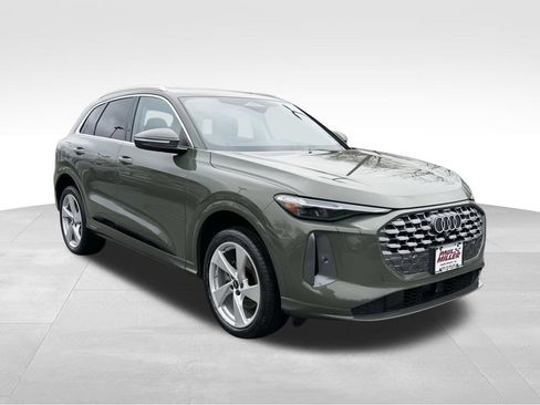Used 2025 Audi Q5 Premium Plus w/ Premium Plus AWD/4WD image 3