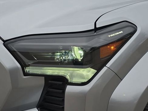 Certified 2025 Toyota Tacoma Limited image 31