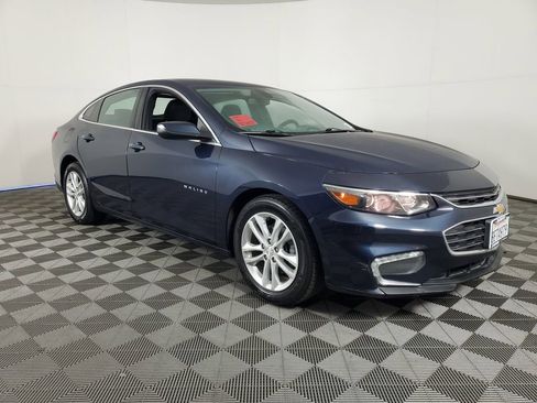 Used 2017 Chevrolet Malibu LT image 2