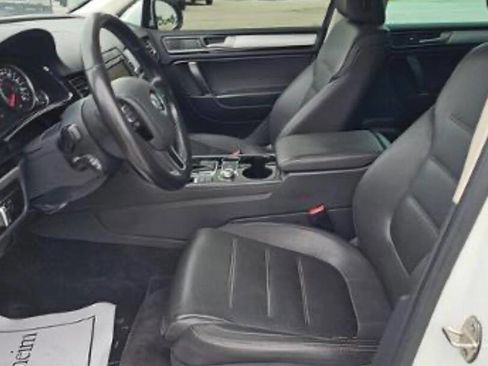 Used 2016 Volkswagen Touareg Sport AWD/4WD image 7