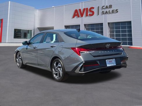 Used 2025 Hyundai Elantra SEL FWD image 9