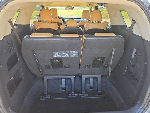 Used 2022 Kia Carnival EX FWD image 10