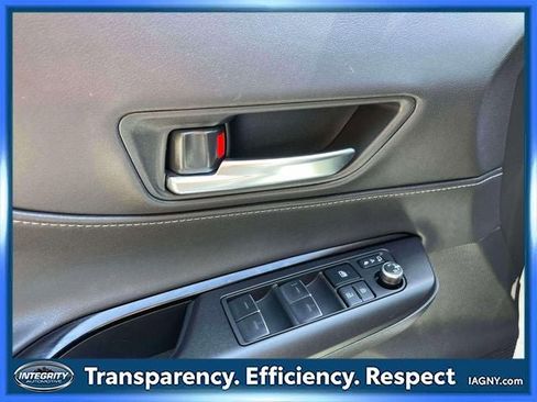 Used 2023 Toyota Venza LE AWD/4WD image 17