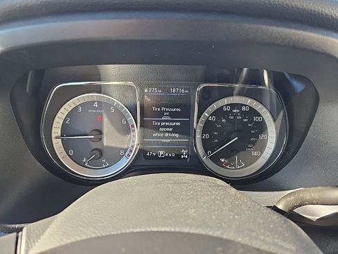 Used 2019 Nissan Titan SV w/ SV Convenience Package image 17