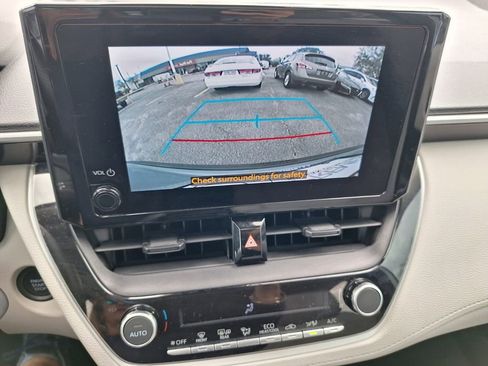 Used 2024 Toyota Corolla Cross LE w/ Moonroof Package image 16