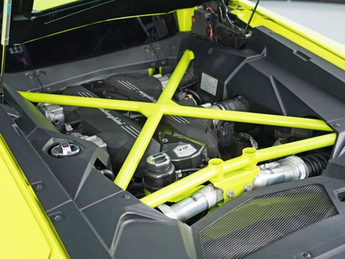 Used 2015 Lamborghini Aventador LP 700-4 image 17