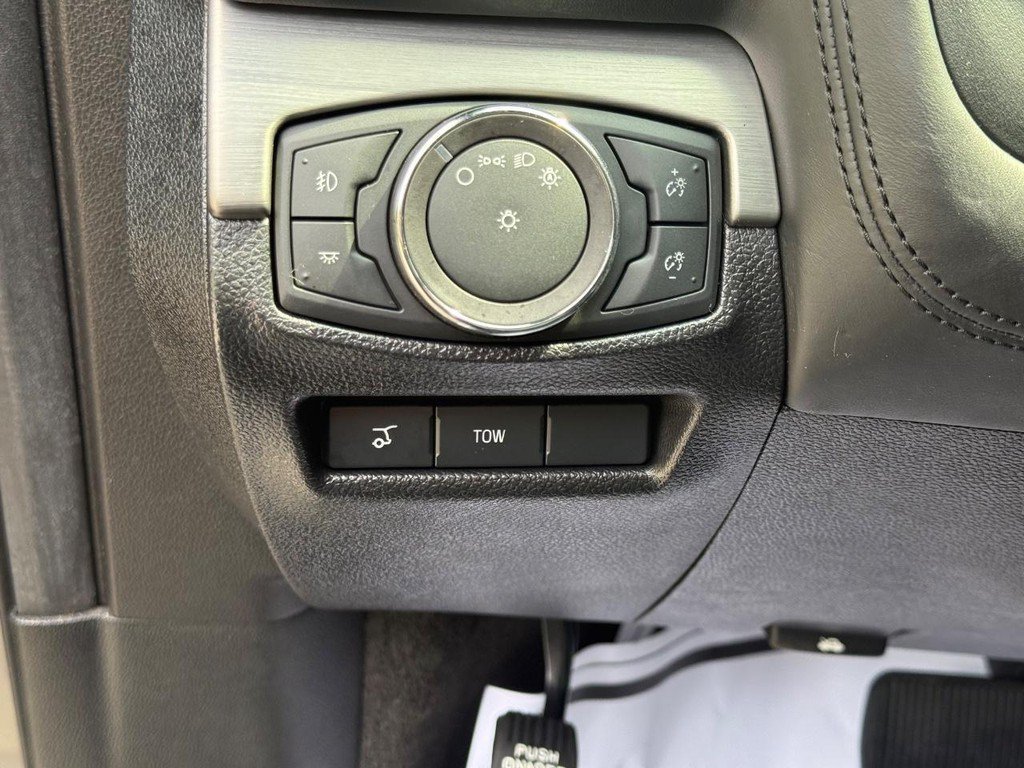 Used 2018 Ford Explorer Platinum AWD/4WD image 27