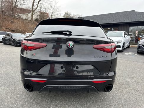 Used 2022 Alfa Romeo Stelvio Veloce image 16
