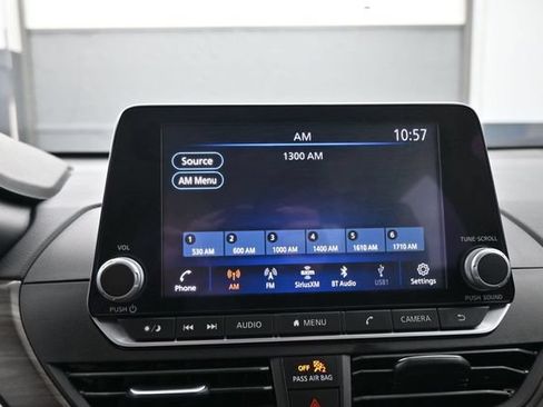 Used 2025 Nissan Altima 2.5 SV FWD image 16