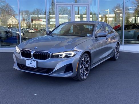 Used 2025 BMW 330i xDrive Sedan w/ M Sport Package image 8