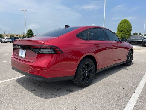 Certified 2025 Honda Accord SE image 4