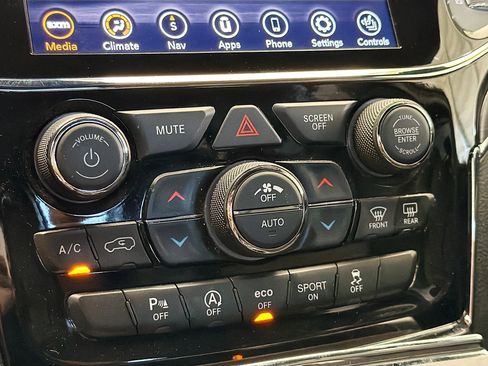 Used 2021 Jeep Grand Cherokee Limited image 10