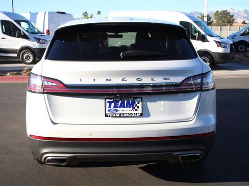 Certified 2021 Lincoln Nautilus Standard w/ Equipment Group 101A image 5