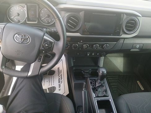 Used 2019 Toyota Tacoma TRD Off-Road image 12