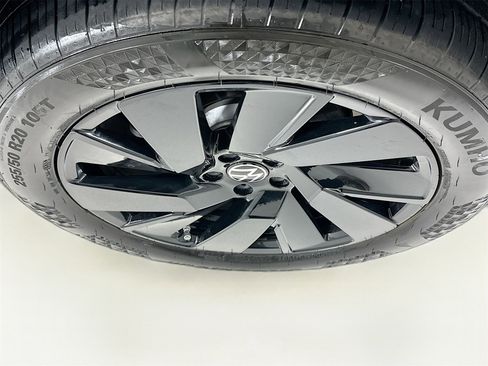 Used 2024 Volkswagen Atlas SE image 34