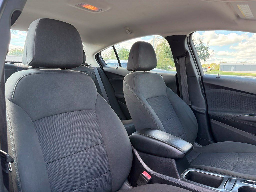 Used 2017 Chevrolet Cruze LT FWD image 25