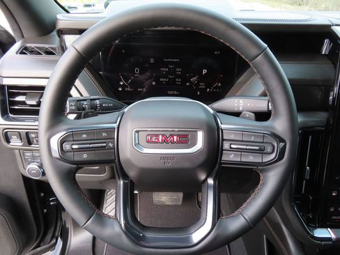 Certified 2025 GMC Yukon AT4 w/ AT4 Premium Package AWD/4WD image 18
