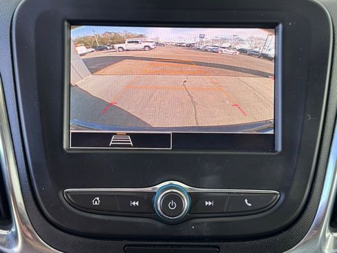 Used 2023 Chevrolet Equinox LS image 33
