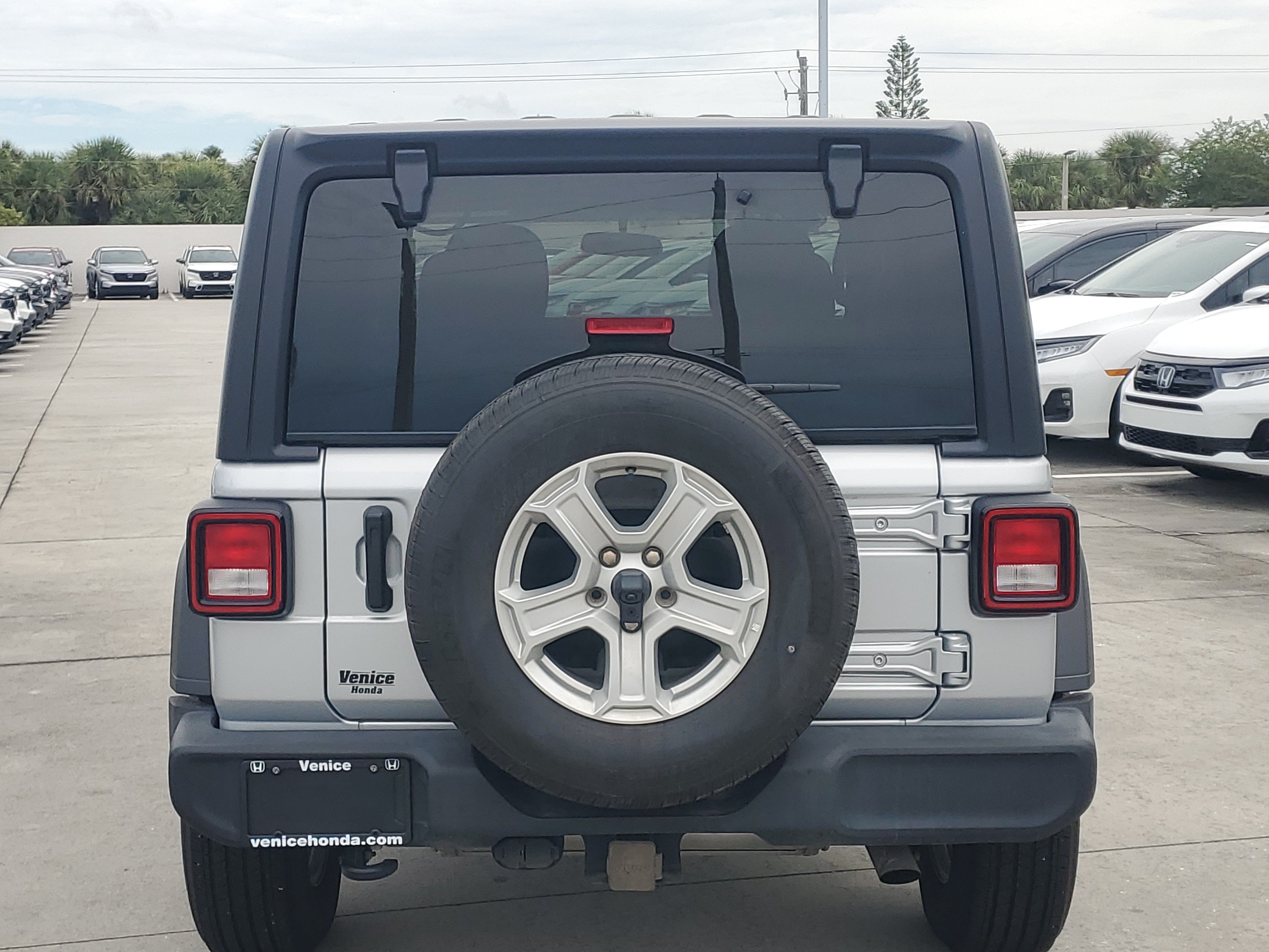 Used 2022 Jeep Wrangler Sport AWD/4WD image 5