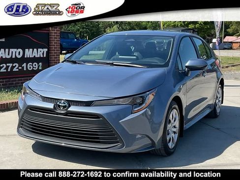 Used 2025 Toyota Corolla LE FWD image 3
