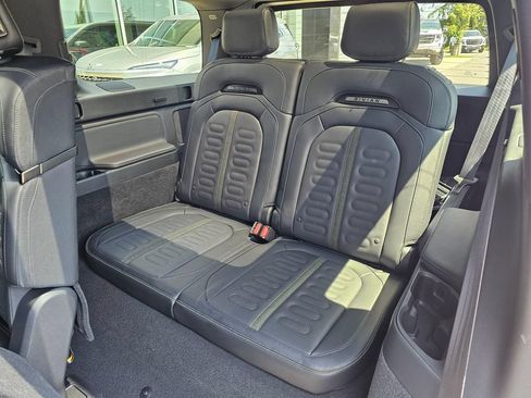 Used 2025 Rivian R1S Adventure AWD/4WD image 18