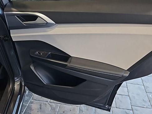 New 2026 Volkswagen Taos SE image 14