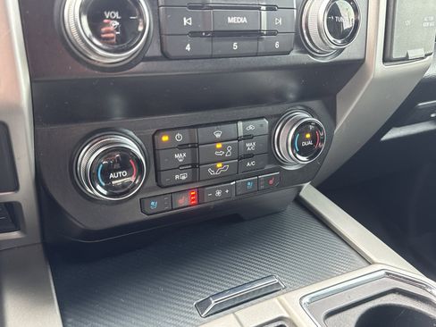 Used 2020 Ford F150 Lariat w/ Equipment Group 502A Luxury AWD/4WD image 23
