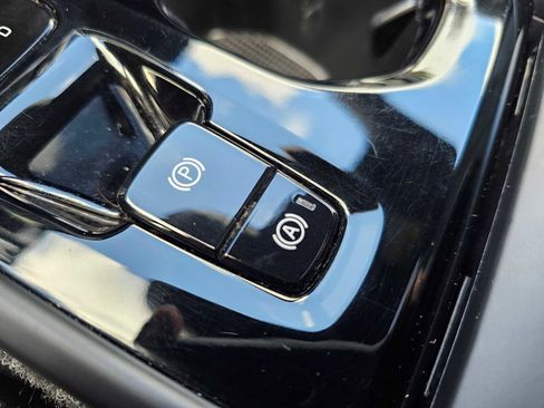 Used 2020 Volvo XC40 T5 R-Design w/ Protection Package image 38