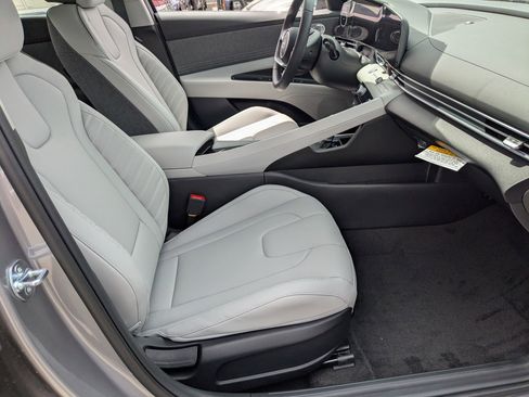 New 2025 Hyundai Elantra Limited image 25