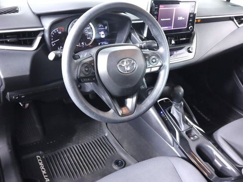 Used 2020 Toyota Corolla LE FWD image 9