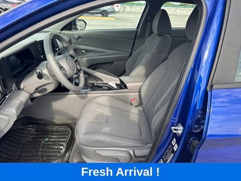 Used 2024 Hyundai Elantra SE FWD image 2
