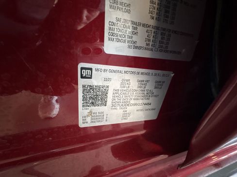 Used 2024 GMC Sierra 1500 SLT w/ SLT Convenience Package image 33