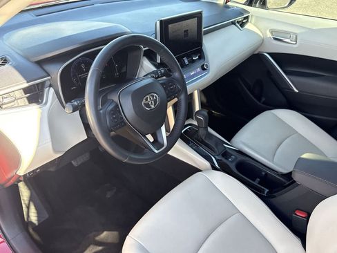 Used 2023 Toyota Corolla Cross XLE image 16