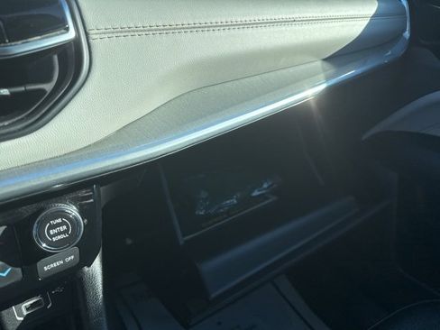 Used 2024 Jeep Compass Limited image 33