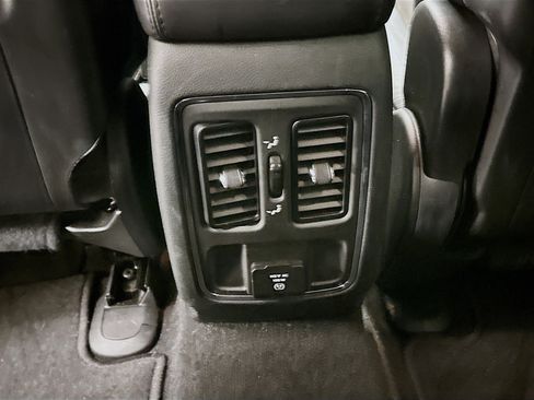 Used 2022 Jeep Grand Cherokee Laredo X image 28