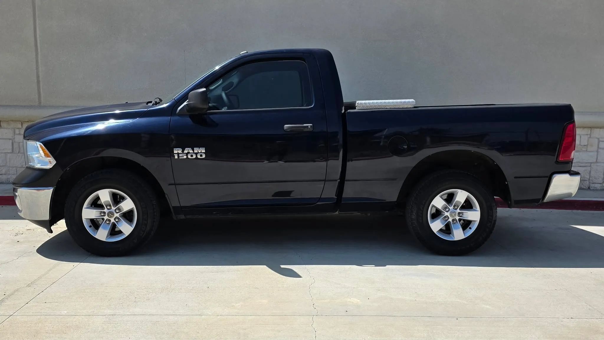 Used 2016 RAM 1500 Tradesman w/ Chrome Appearance Group RWD image 7