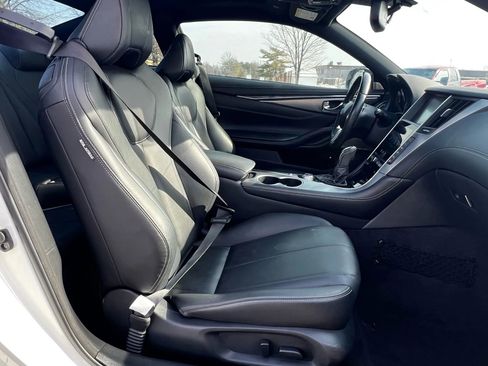 Used 2019 INFINITI Q60 3.0t Luxe w/ Essential Package image 14