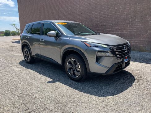 Used 2024 Nissan Rogue SV AWD/4WD image 7