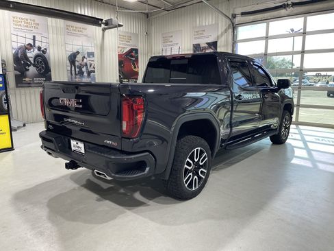 Used 2024 GMC Sierra 1500 AT4 w/ Technology Package AWD/4WD image 3