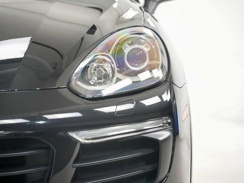 Used 2017 Porsche Cayenne Platinum Edition AWD/4WD image 7