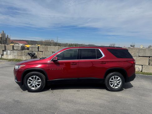 Used 2019 Chevrolet Traverse LT image 3