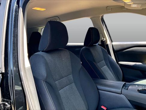 Certified 2026 Nissan Rogue SV FWD image 9